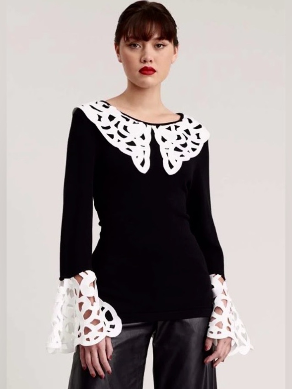 Anne Fontaine
- DAISY -
Black Lux Viscose Knit Pullover Sweater
Size Medium